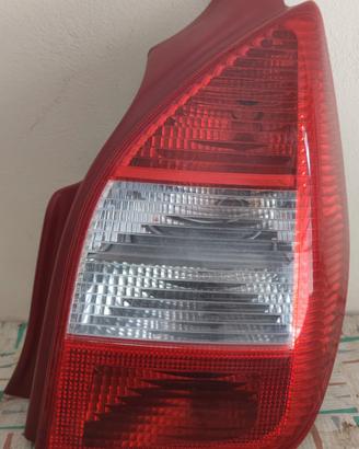 Citroen C2 fanale DX.