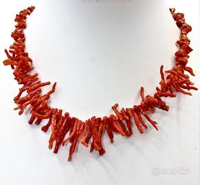 Collana con ramo di corallo rosso