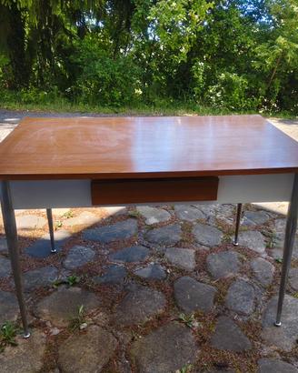 Tavolo con porta mattarello