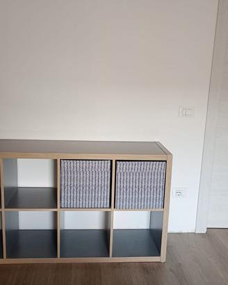 Mobile libreria a 8 cubi bicolor con 2 contenitori