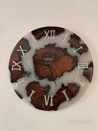 Orologio Artigianale in Legno e Resina Epossidica