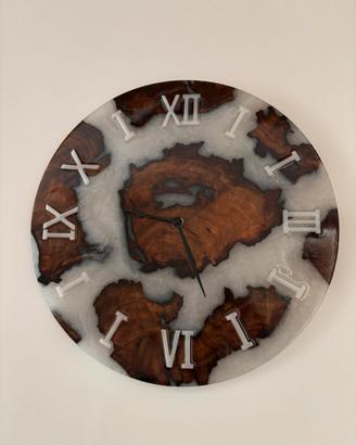 Orologio Artigianale in Legno e Resina Epossidica