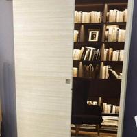 Porta bianca scorrevole esterno muro scrigno