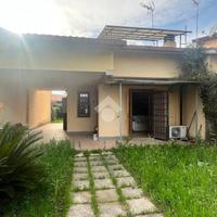 VILLA A SCHIERA A TREVIGNANO ROMANO