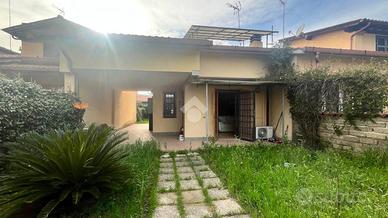 VILLA A SCHIERA A TREVIGNANO ROMANO