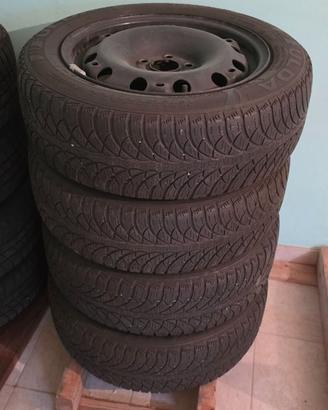 4 Cerchioni in ferro da 15"+Gomme  Invernali