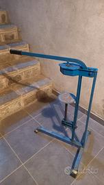 Tappatrice manuale a colonna