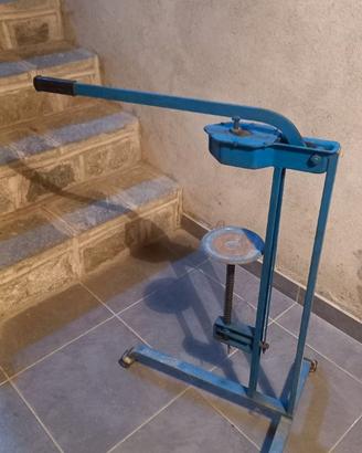 Tappatrice manuale a colonna