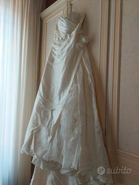 Abito da sposa in chiffon in seta avorio