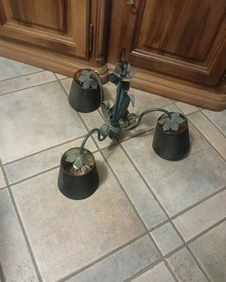 Lampadario in ferro battuto nero
