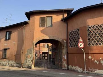 Immobile in asta di 111 m² con 3 locali e box auto