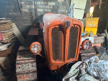 Trattore agricolo Fiat 411 cingolato