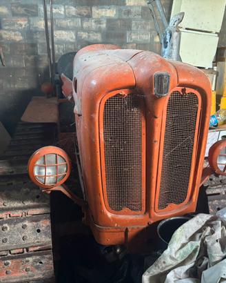 Trattore agricolo Fiat 411 cingolato