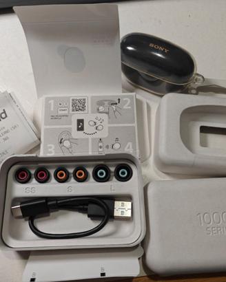 Sony WF-1000XM5 con cover in silicone