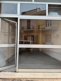 Avola Via Napoli: Locale C/1 125 mq 3 Ingressi