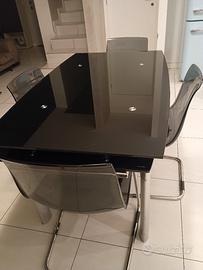 tavolo in vetro e 4 sedie 