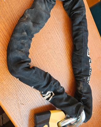Catena antifurto per moto