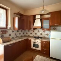 Cucina completa di tavolo e sedie coordinati