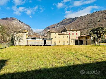 Rustico ristrutturato con giardino