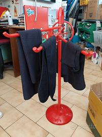 piantana porta asciugamano rosso