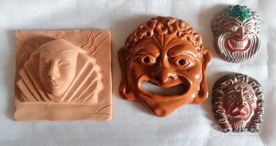 4 Maschere + Croce disegnata su pietra