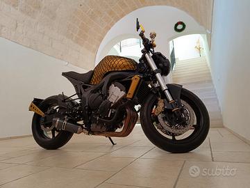 YAMAHA FZ6 anno 2004 Customizzata LF-01