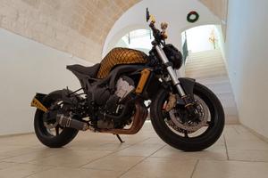 YAMAHA FZ6 anno 2004 Customizzata LF-01