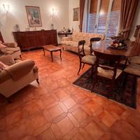 Salotto completo divano, poltrone, tavolo,sedie