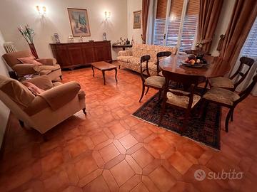 Salotto completo divano, poltrone, tavolo,sedie
