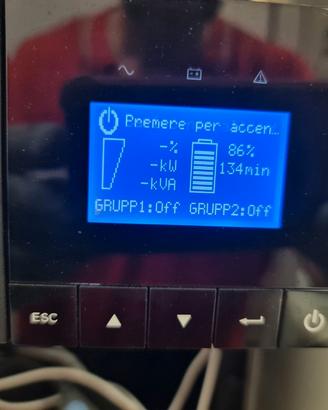 UPS 2200 con batterie originali appena sostituite.