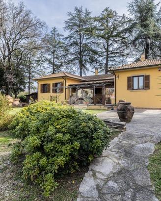 VILLA SINGOLA A VETRALLA