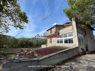 Casa, Piana degli Albanesi.