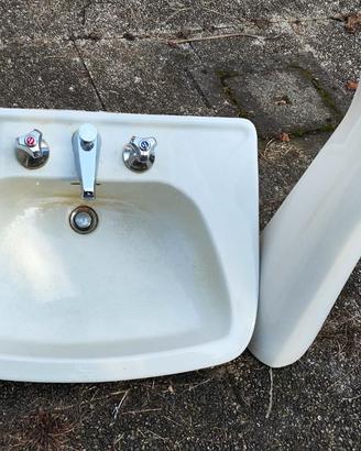 Lavandino bagno con colonna