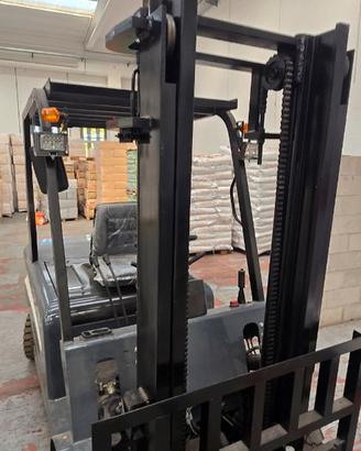 Muletto elettrico 3.000 kg nuovo fatturato CEE