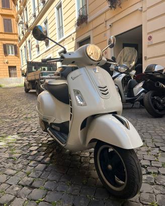 Vespa GTS 300 SUPER ABS