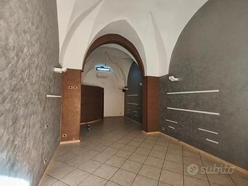 Locale commerciale con volte a stella