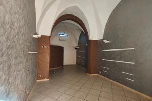 Locale commerciale con volte a stella