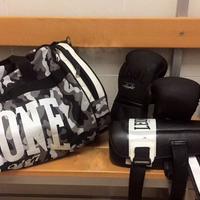 Set Boxe- borsone mimetico + paratibie + caschetto