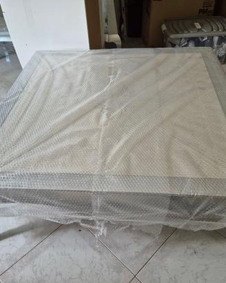 Tavolino da salotto sagomato bianco e argento