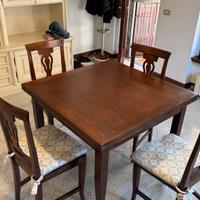 Tavolo da pranzo allungabile in legno con 4 sedie