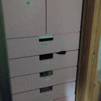 2 letti ikea con scrivania con due mobiletti 