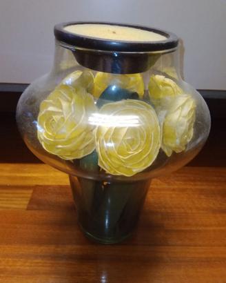 Vaso da arredo con candela.