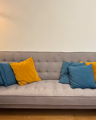 Divano letto 4 posti – €90