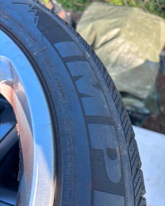 Treno gomme invernali Misure 225/50 r17.