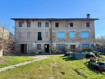 Casa colonica indipendente immersa nel verde
