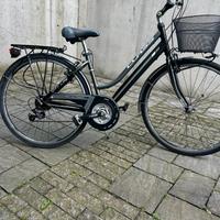 Bicicletta da donna 28 in alluminio 18 rapporti