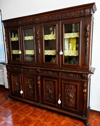 Mobili in vero legno massiccio intarsiati