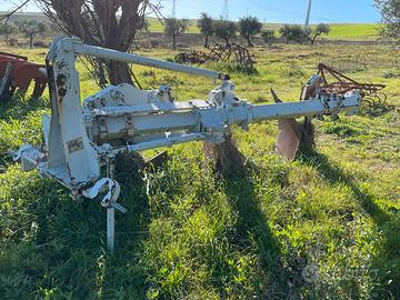 Aratro trivomere ermo