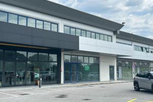 AMPIO LOCALE COMMERCIALE - UNICO PER DIMENSIO...