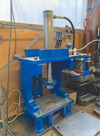 Pressa idraulica da banco